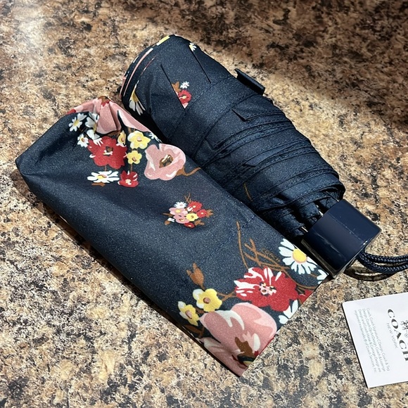 Coach Mini Umbrella With Daisy Bouquet Print - Picture 4 of 5